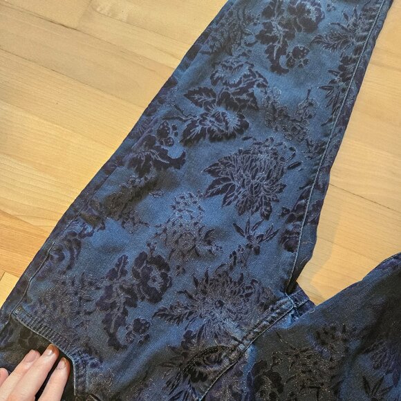 3/15$ navy jeans with dark floral pattern - Picture 4 of 5